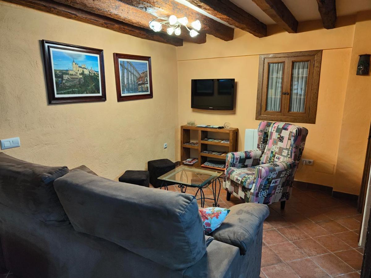 Casa Vieja Tabanera A 8 Min De Segoia Guest House Tabanera del Monte Bagian luar foto
