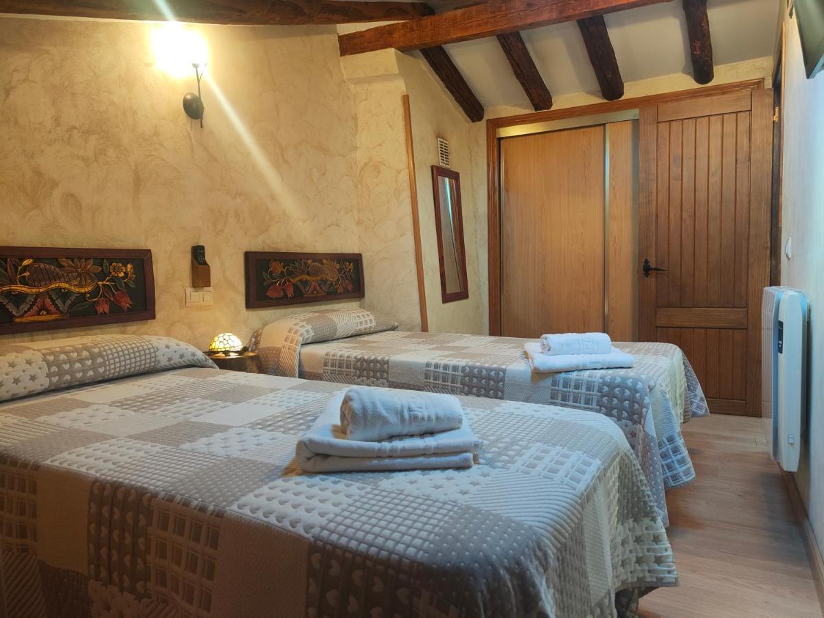 Casa Vieja Tabanera A 8 Min De Segoia Guest House Tabanera del Monte Bagian luar foto